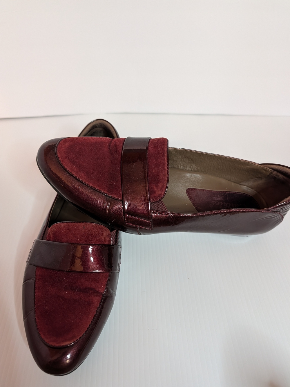 Earthies Burgundy Wine Suede Patent Leather Penny Loafers Women’s 9.5